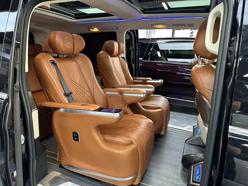 Mercedes-Benz V-Class 2021 — фото 14
