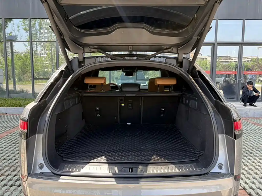 Land Rover Velar 2023 — фото 20