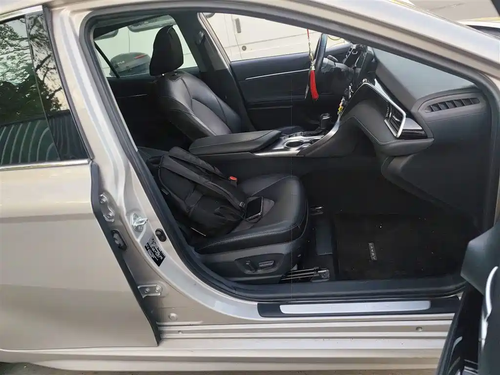 Toyota Camry 2022 — фото 25