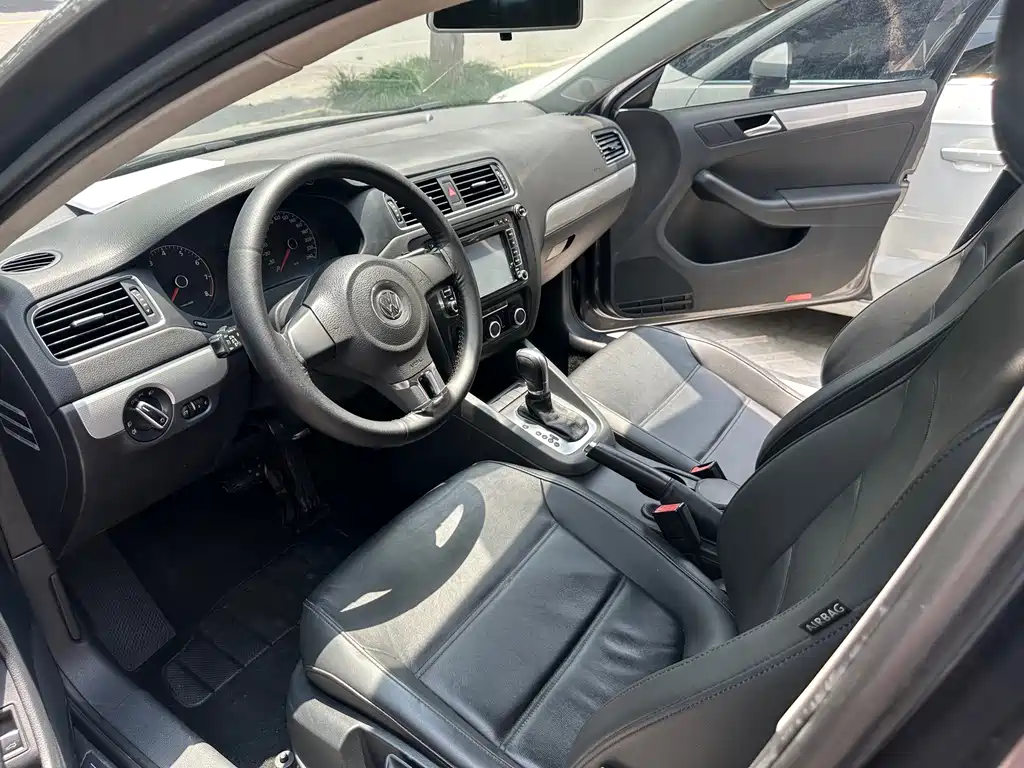 Volkswagen Sagitar 2014
