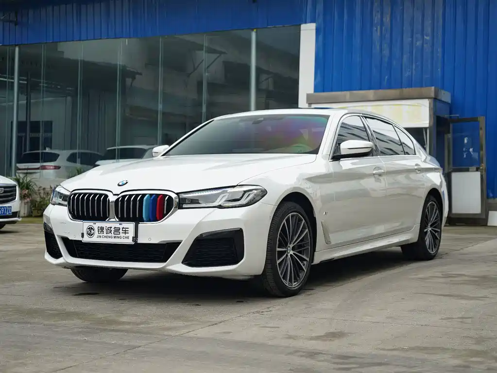 BMW 5 Series 2023 — фото 1