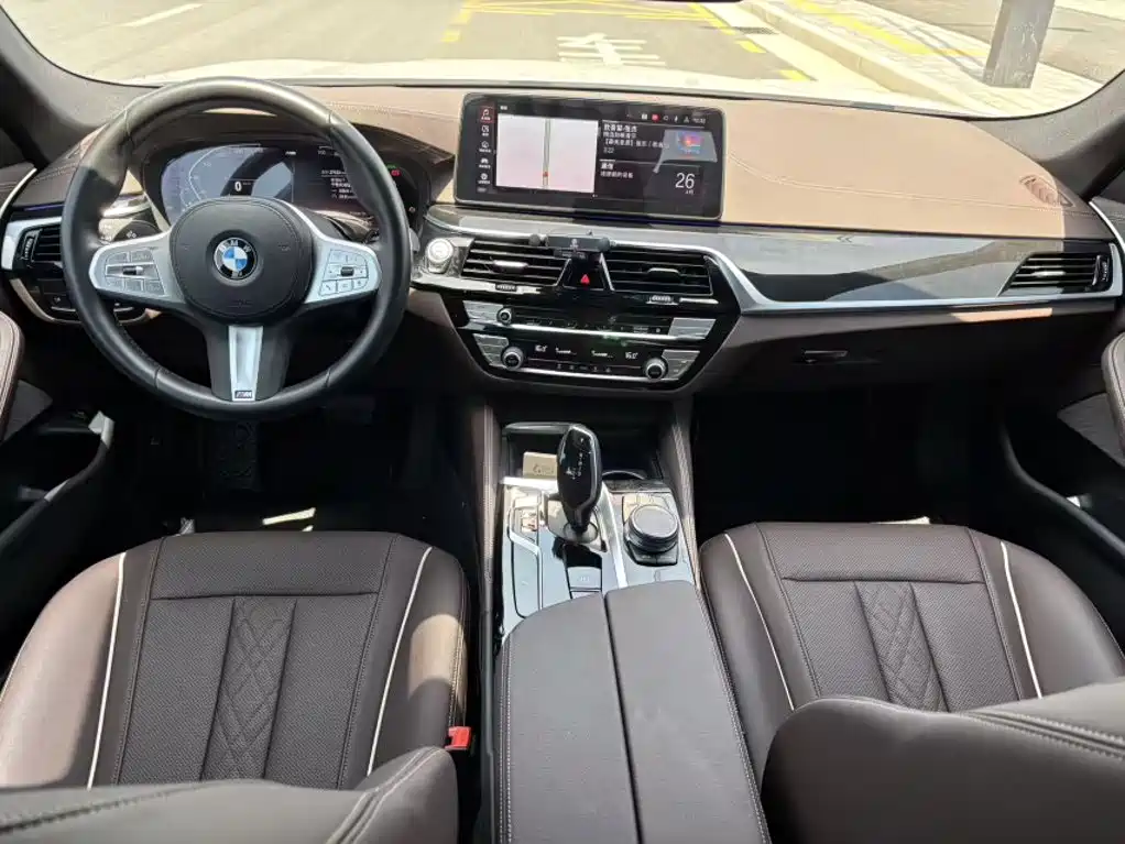 BMW 5 Series 2023 — фото 11