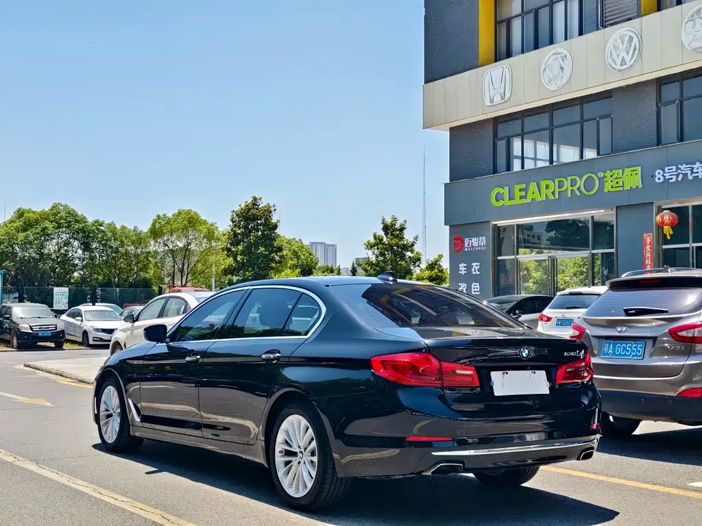 BMW 5 Series 2019 — фото 10