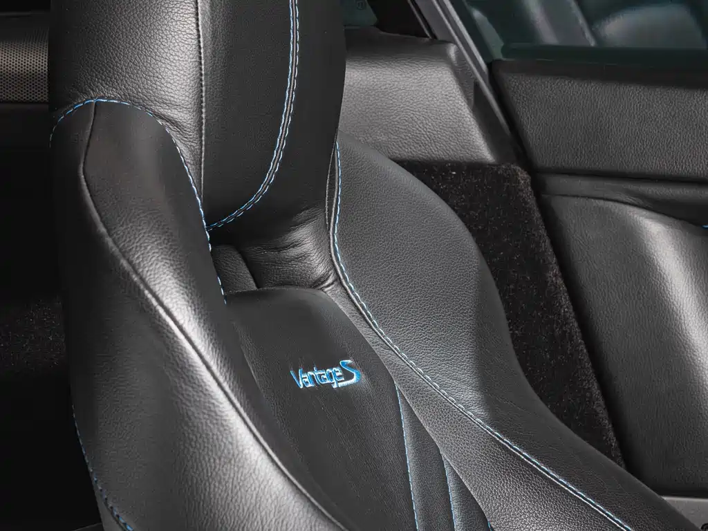 Aston Martin V8 Vantage 2016 — фото 13