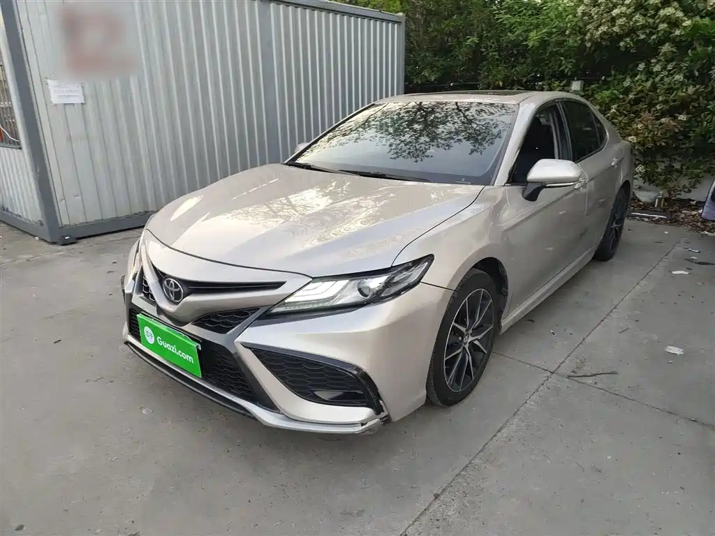 Toyota Camry 2022 — фото 2