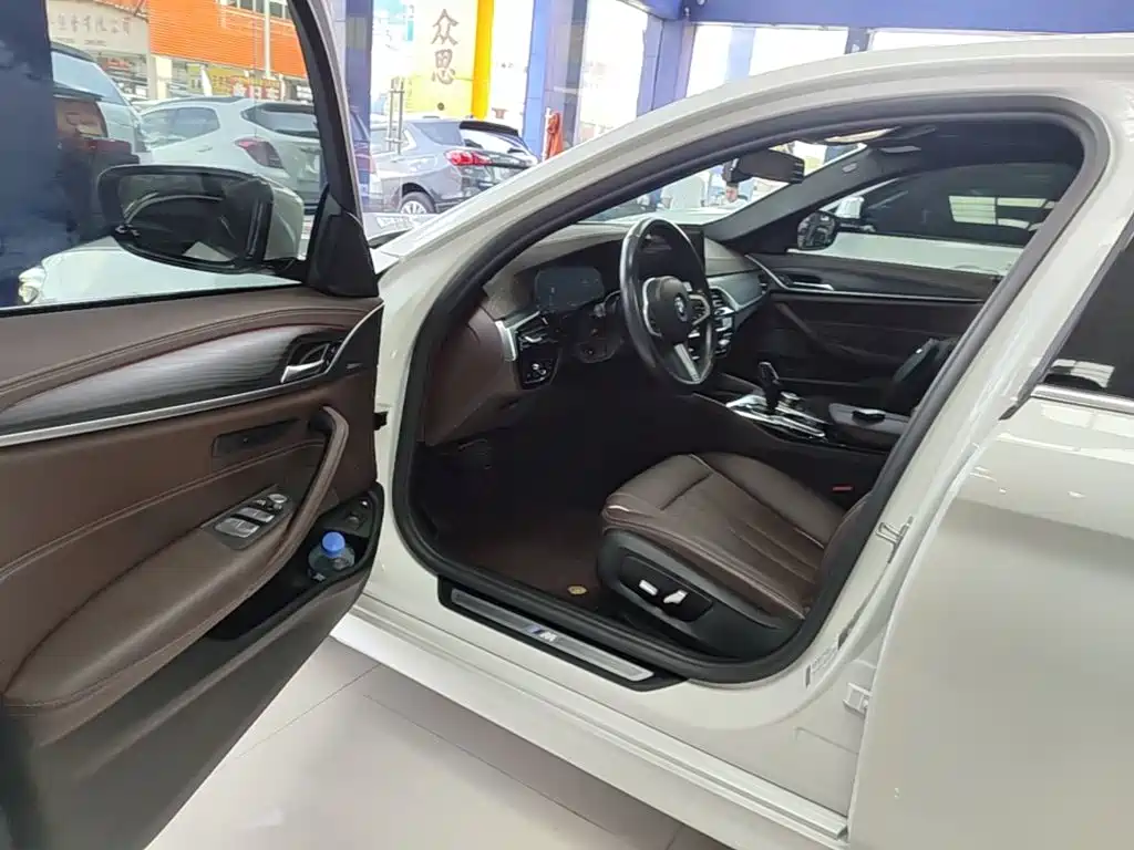 BMW 5 Series New Energy 2022 — фото 16