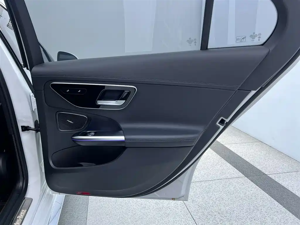 Mercedes-Benz C-Class 2024 — фото 24