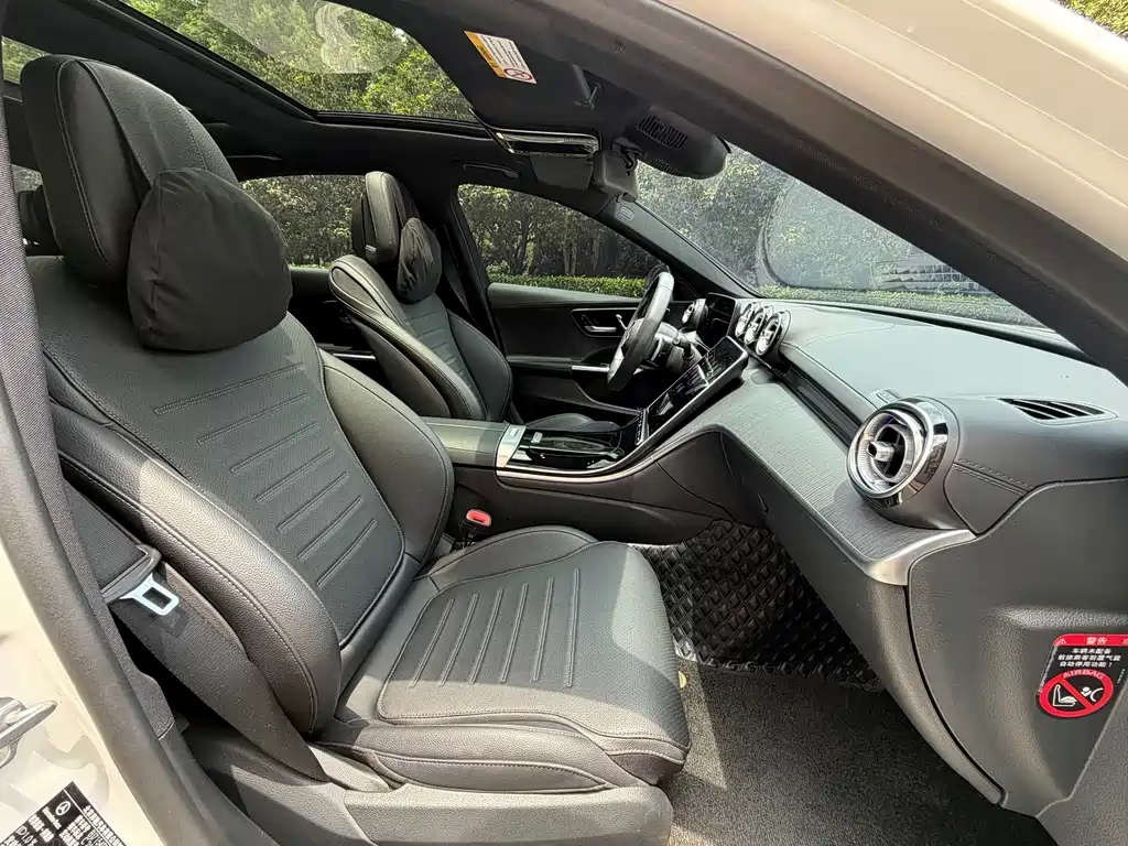 Mercedes-Benz C-Class 2023 — фото 11