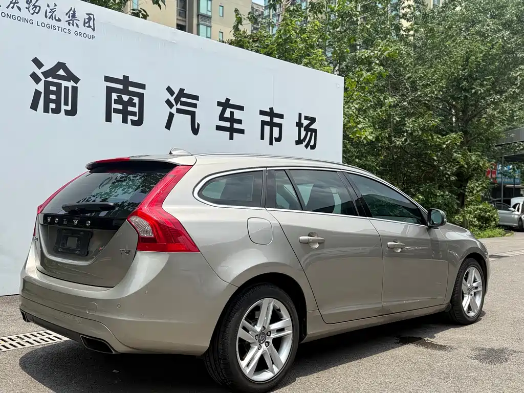 Volvo V60 2014 — фото 11