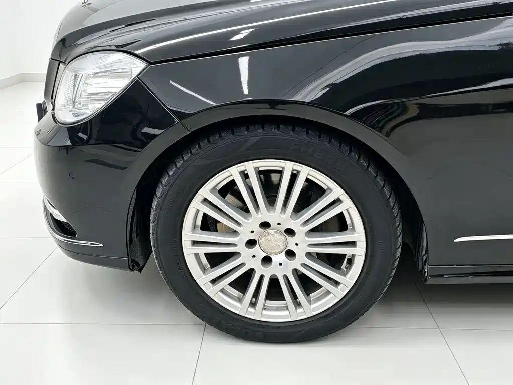Mercedes-Benz E-Class 2012 — фото 16