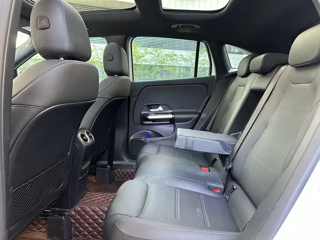 Mercedes-Benz GLA 2025 — фото 17