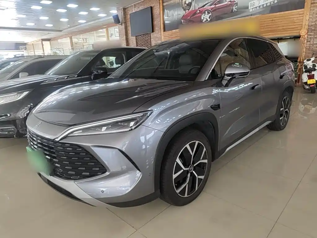 BYD L DM-i 2025 — фото 1