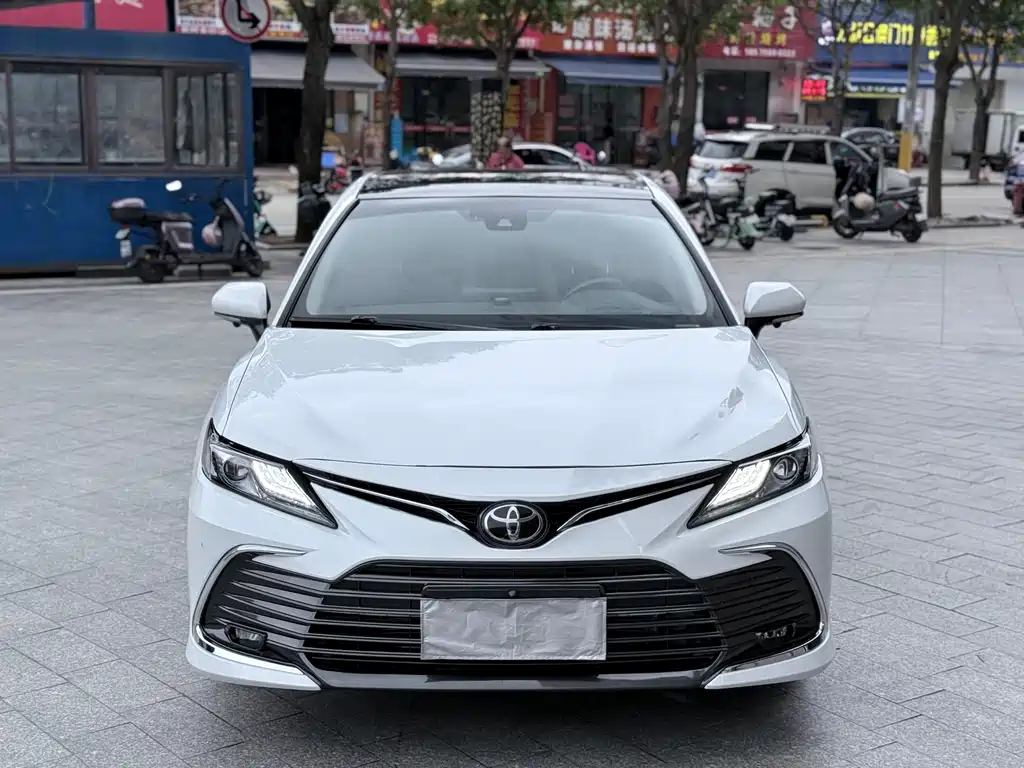 Toyota Camry 2024 — фото 2