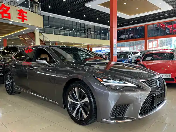 Lexus LS 2021