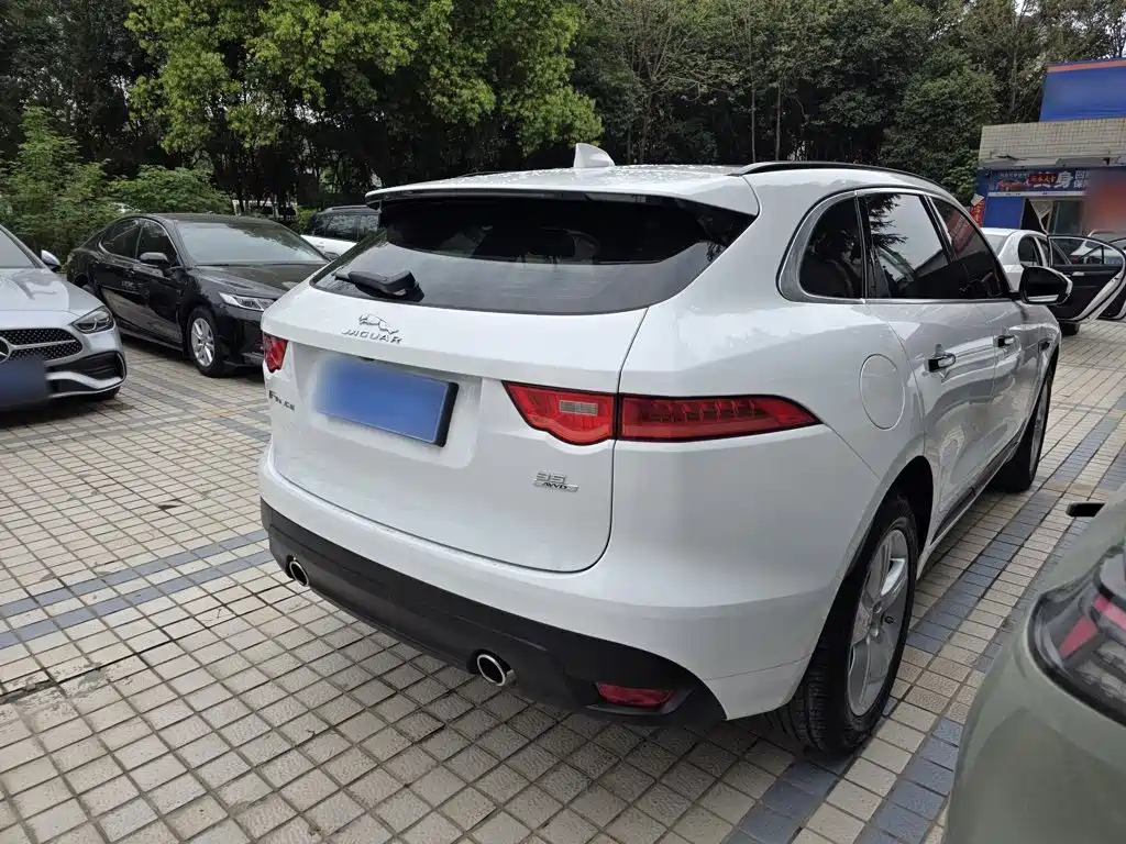 Jaguar F-PACE 2016 — фото 8