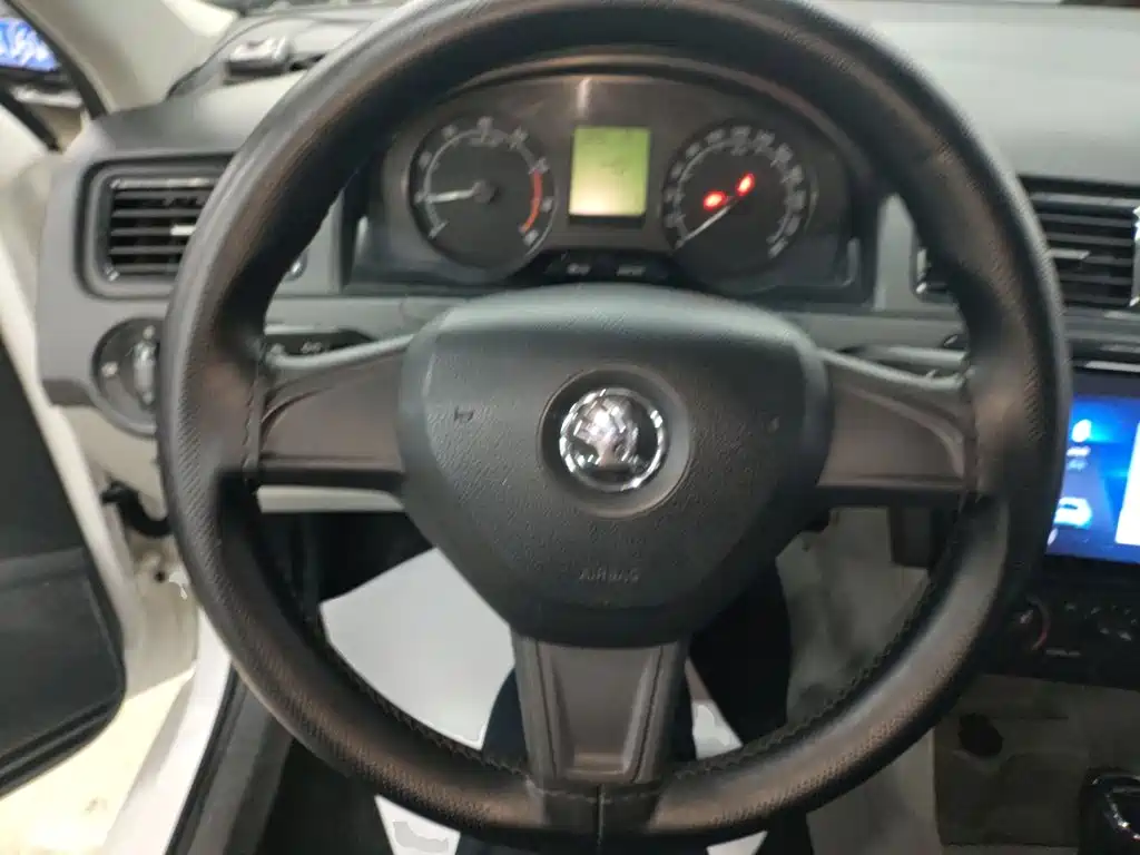 Skoda Rapid 2018 — фото 11