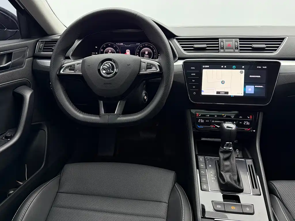 Skoda Superb 2023 — фото 11