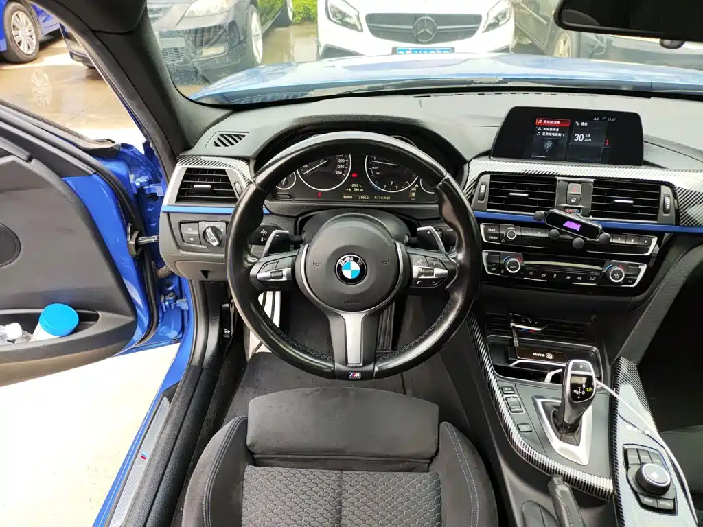 BMW 3 Series 2018 — фото 11