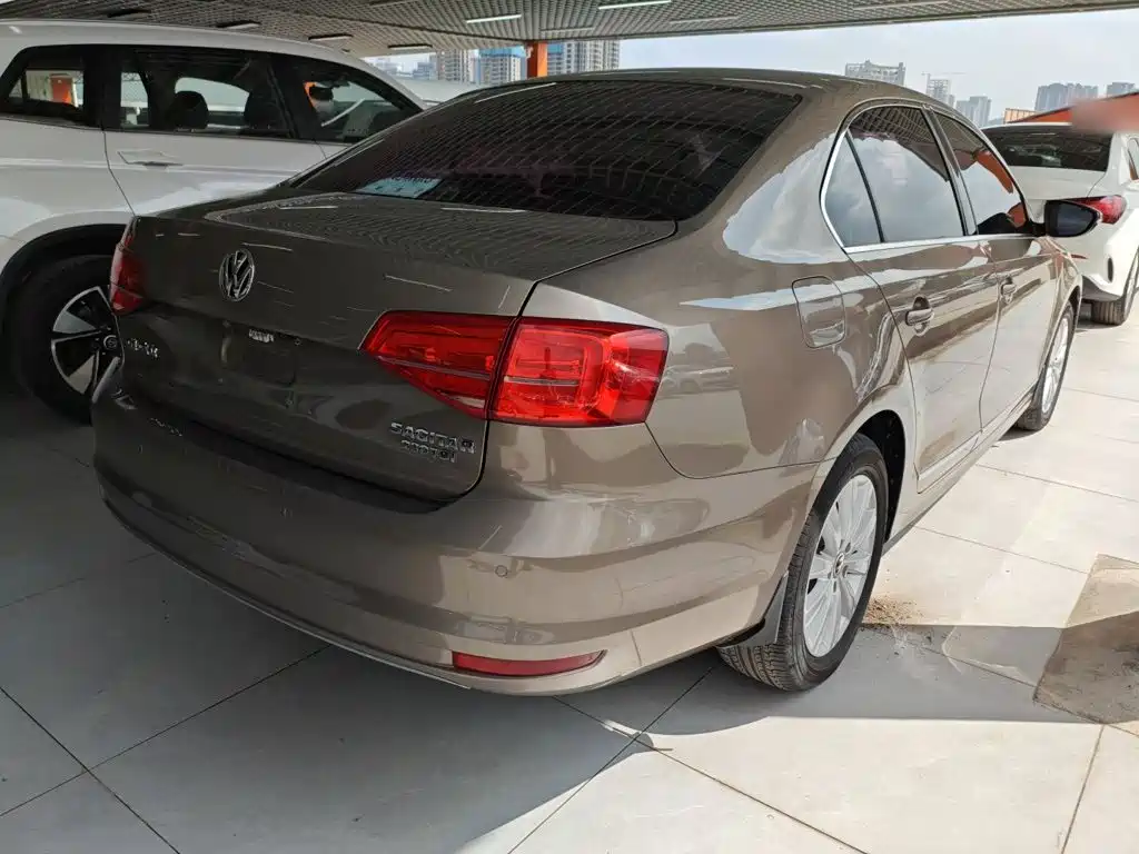 Volkswagen Sagitar 2016