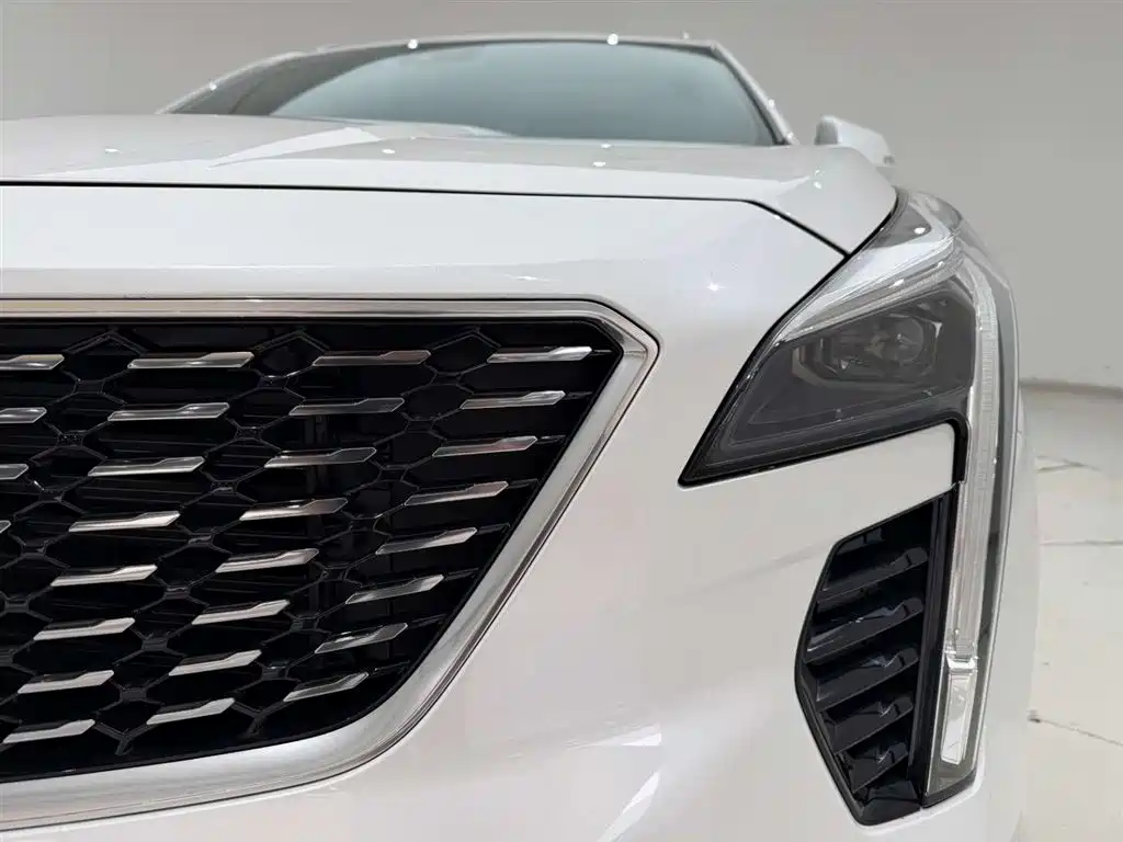 Cadillac XT4 2023 — фото 2