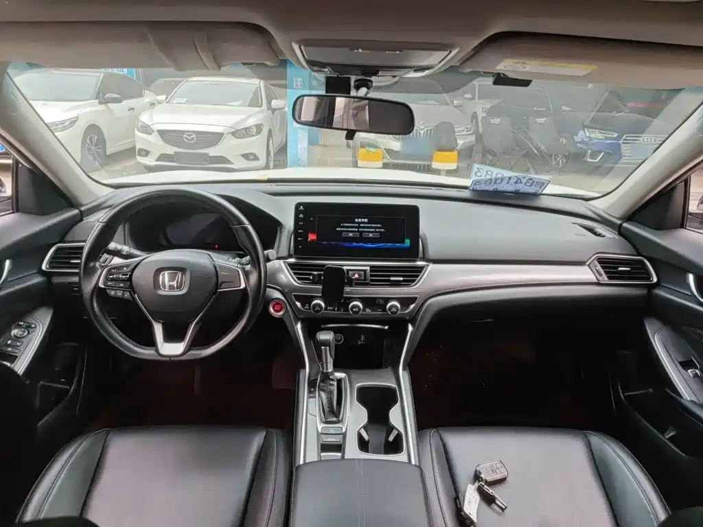 Honda Accord 2022 — фото 10