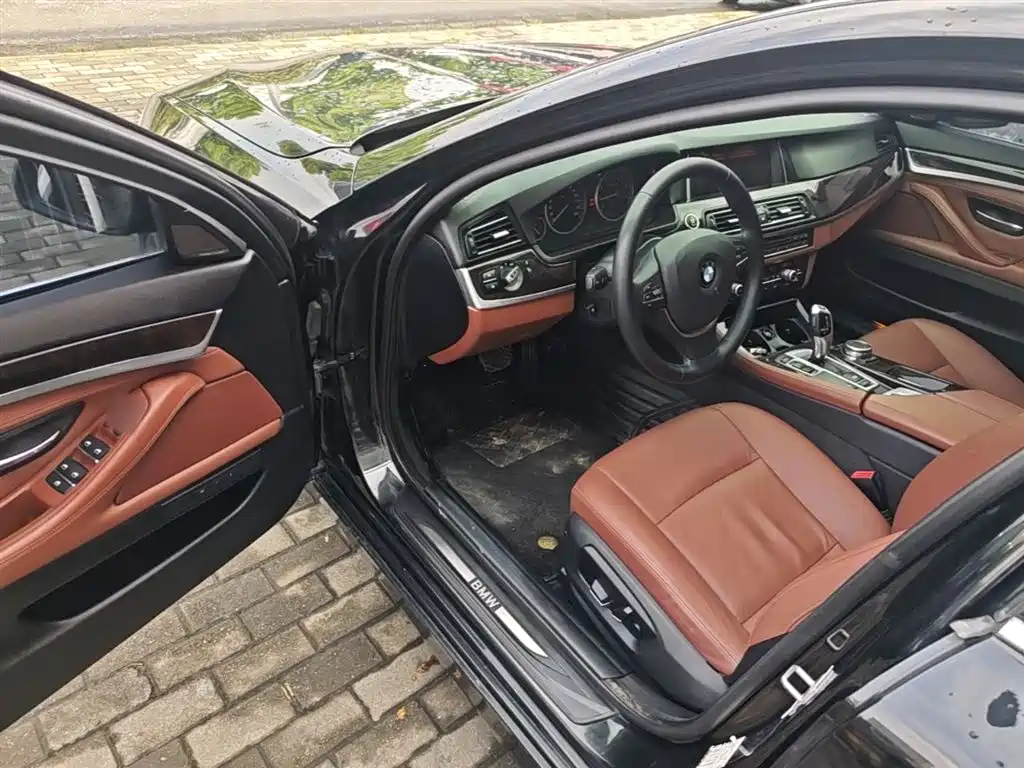 BMW 5 Series 2015 — фото 12