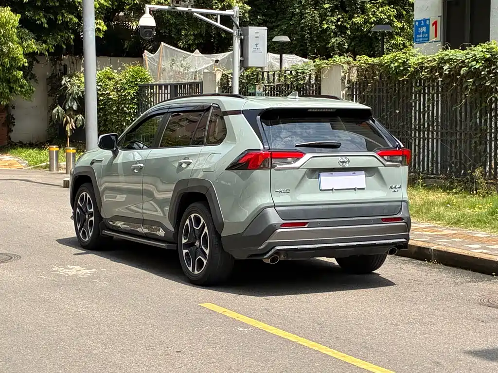 Toyota RAV4 2019 — фото 5