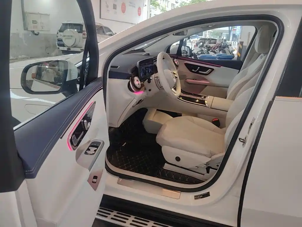 Mercedes-Benz EQE SUV 2024 — фото 16
