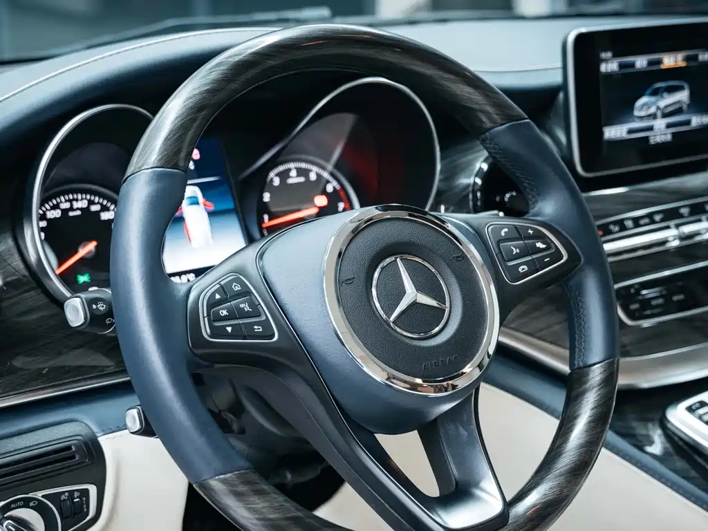 Mercedes-Benz V-Class 2020 — фото 15