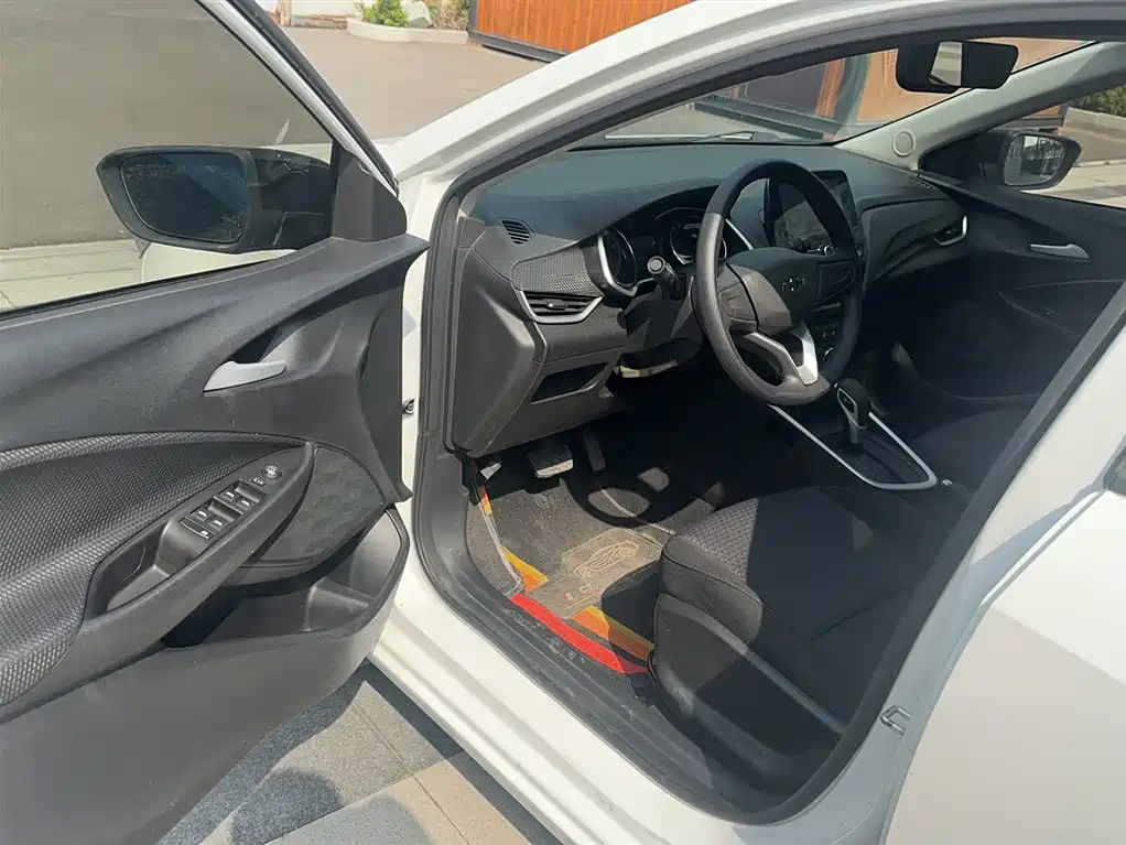 Chevrolet Cavalier 2020 — фото 12