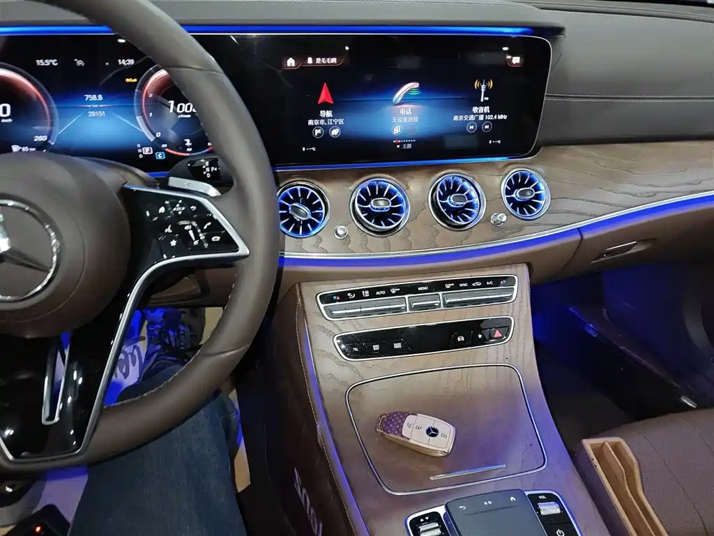 Mercedes-Benz E-Class 2023 — фото 10