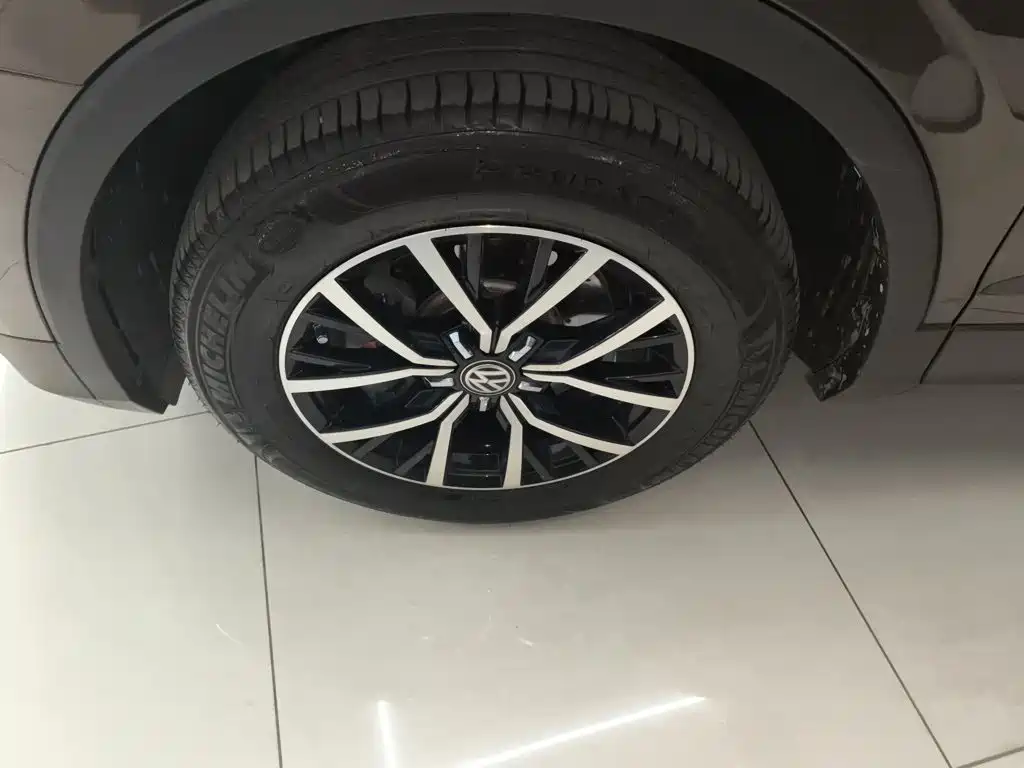 Volkswagen Tiguan L 2018 — фото 25