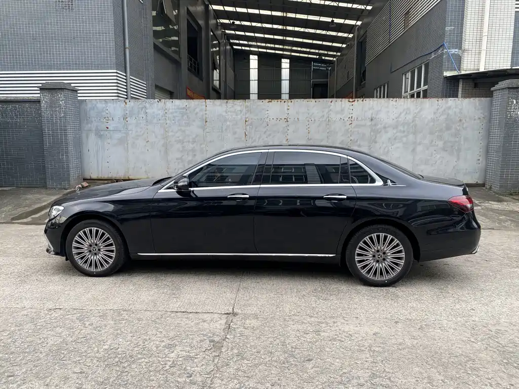 Mercedes-Benz E-Class 2023 — фото 9
