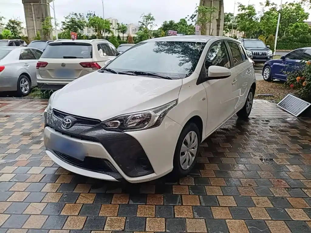 Toyota Yaris L 2019 — фото 1