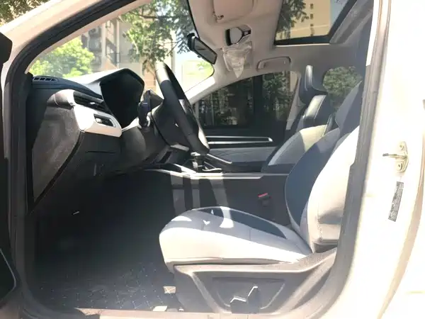 Geely Emgrand 2022
