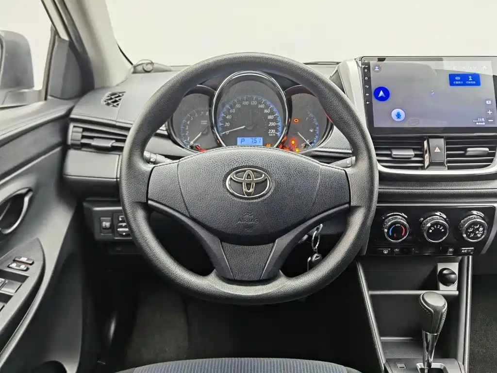 Toyota Yaris L 2019 — фото 11