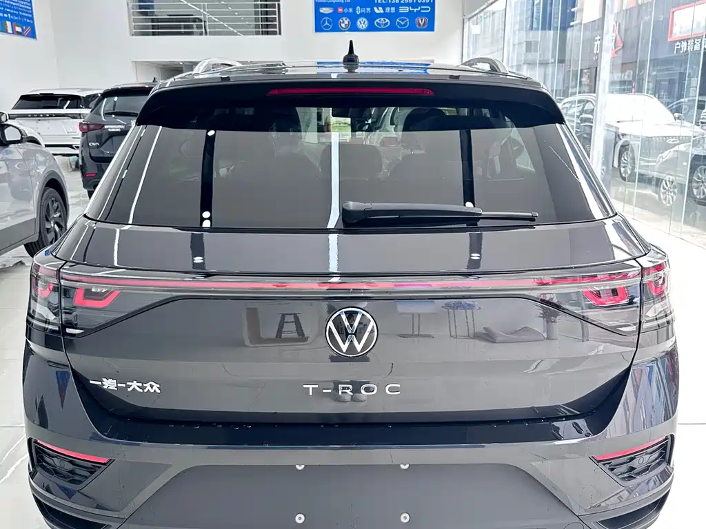 Volkswagen T-Roc — фото 13