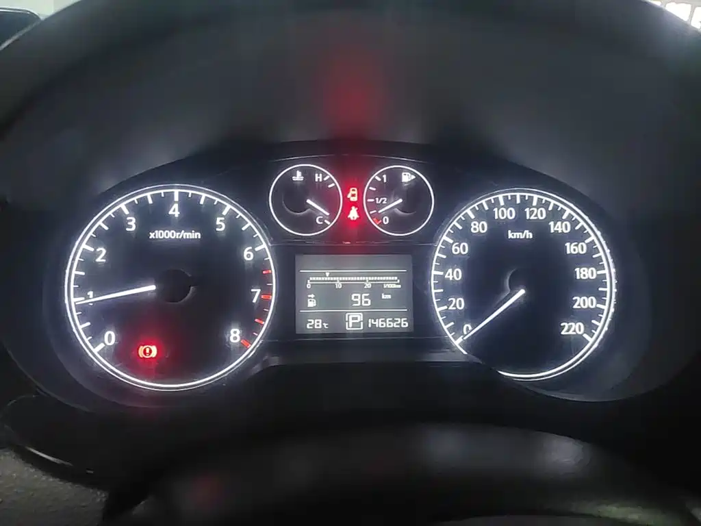 Nissan Tiida 2015 — фото 12