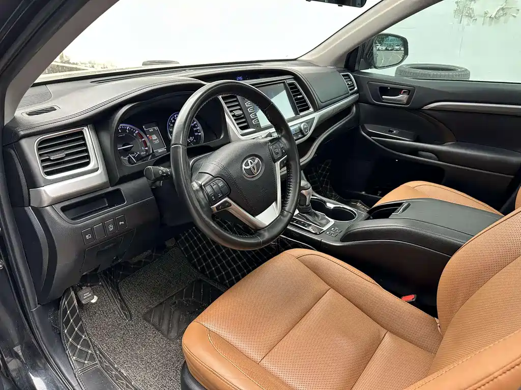 Toyota Highlander 2020 — фото 10