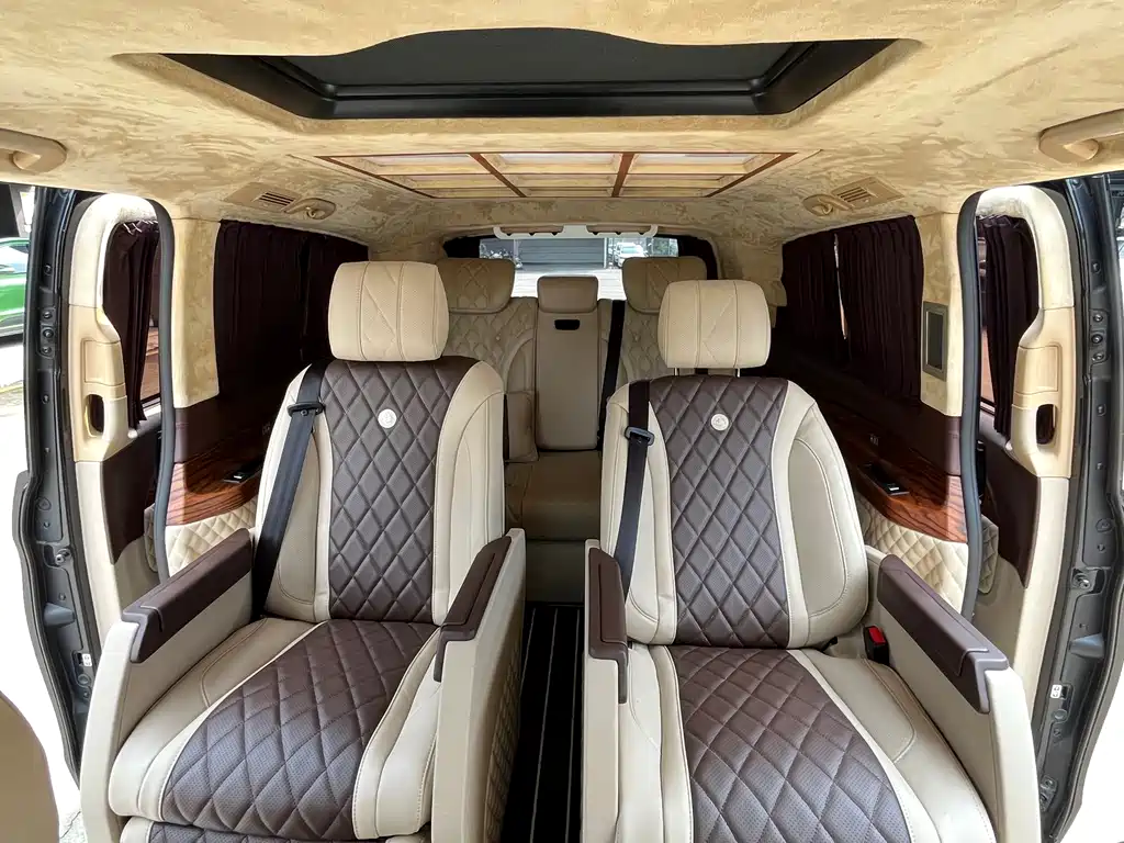 Mercedes-Benz V-Class 2019 — фото 10