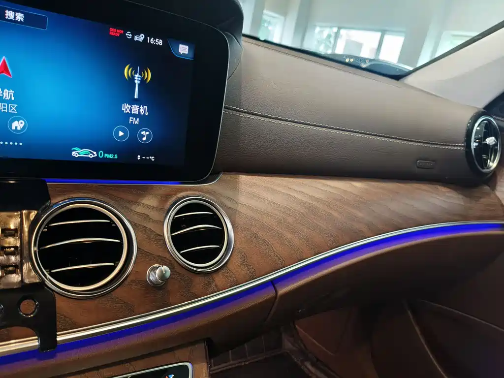 Mercedes-Benz E-Class 2023 — фото 11