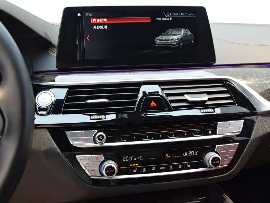 BMW 5 Series 2018 — фото 17
