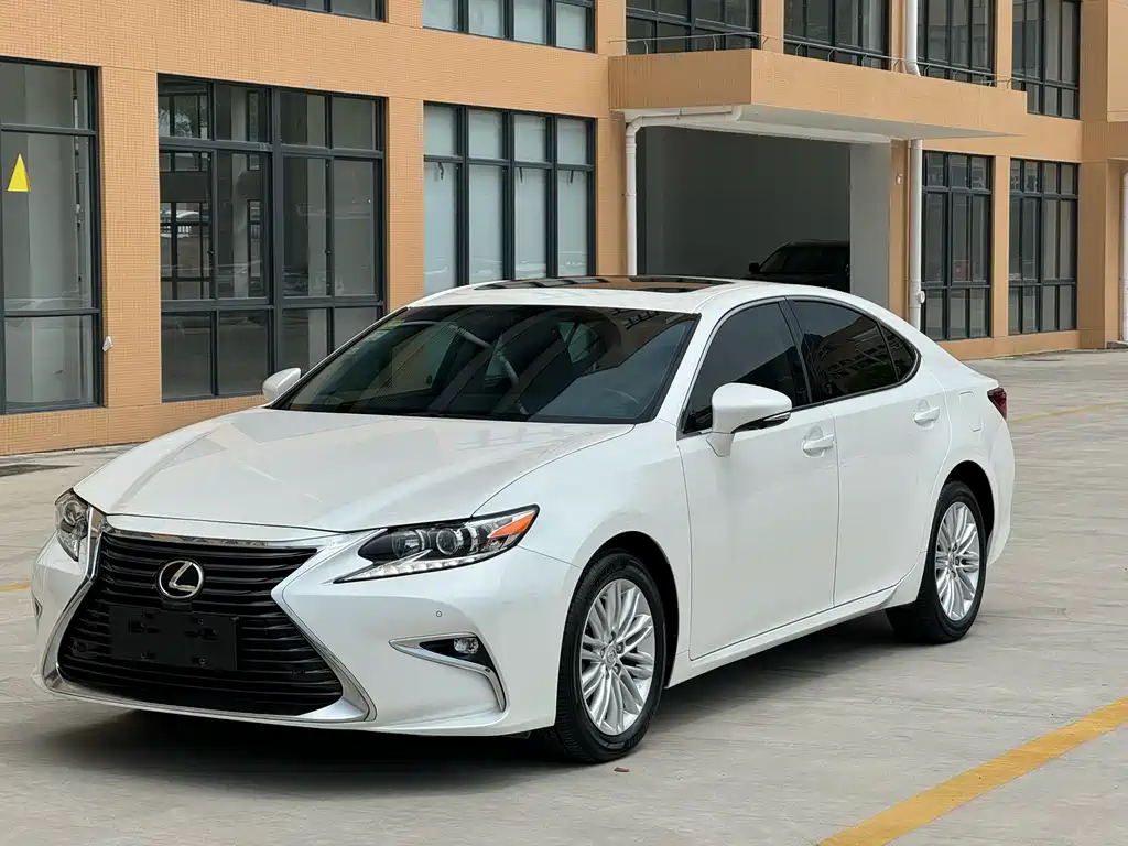 Lexus ES 2017 — фото 3