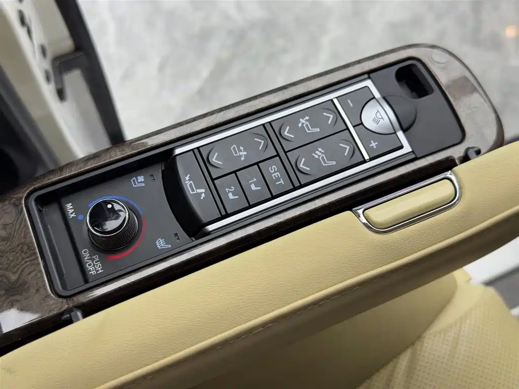 Toyota Vellfire 2022 — фото 12
