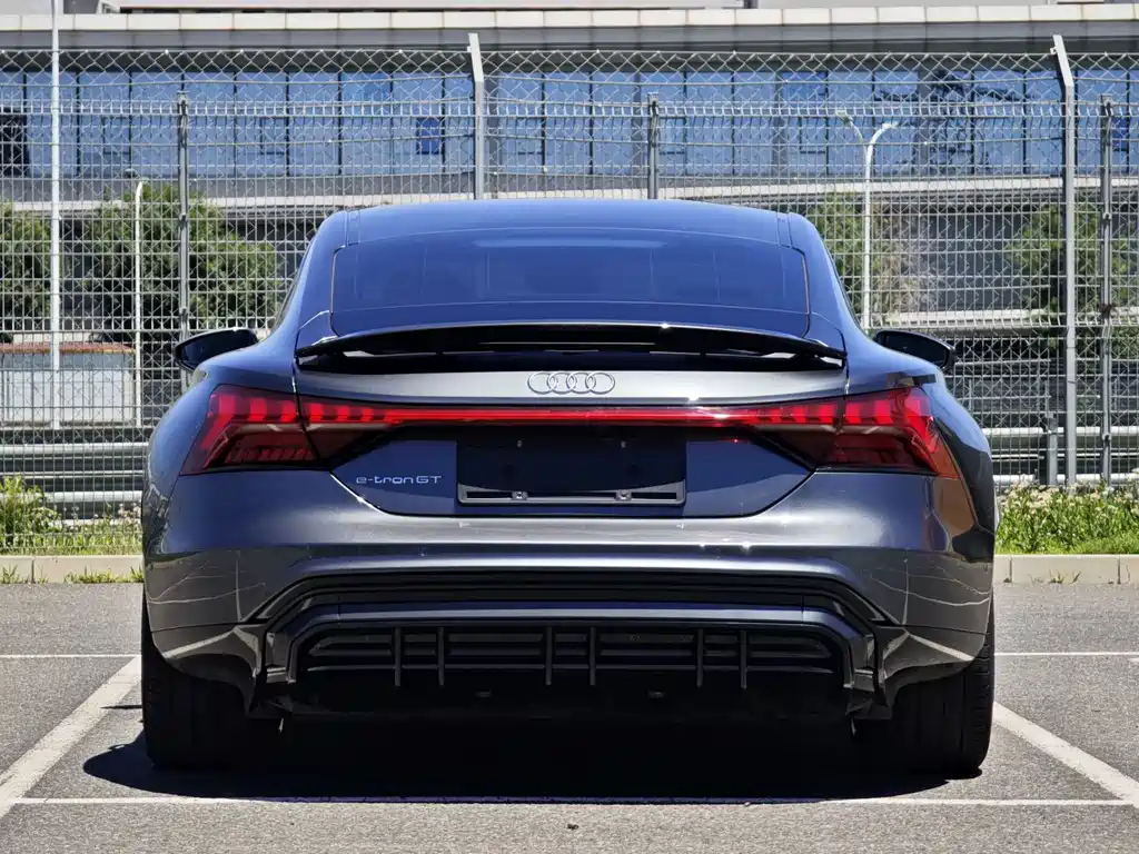 Audi e-tron GT 2024 — фото 14