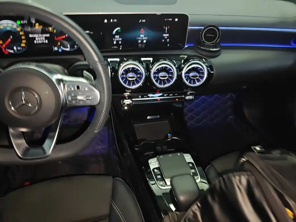 Mercedes-Benz A-Class 2020 — фото 13