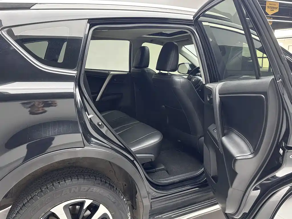 Toyota RAV4 2019 — фото 13