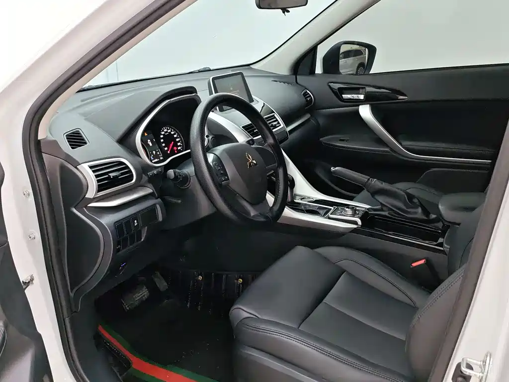 Mitsubishi Eclipse Cross 2023 — фото 9