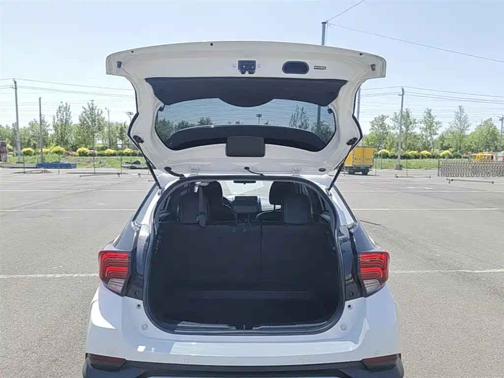 Toyota Yaris L 2021 — фото 17