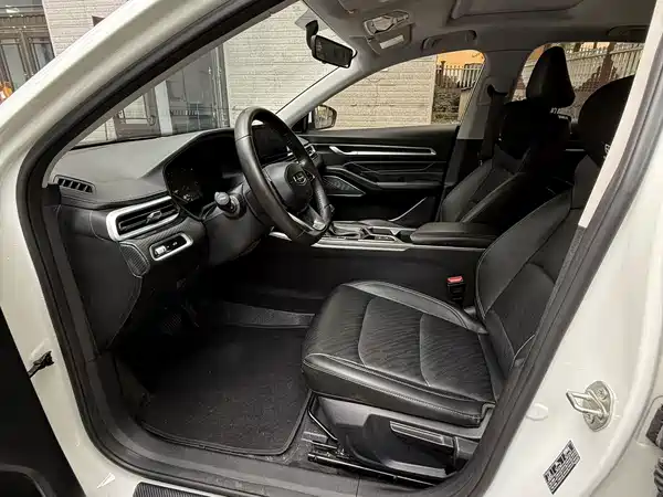 Geely Emgrand 2022